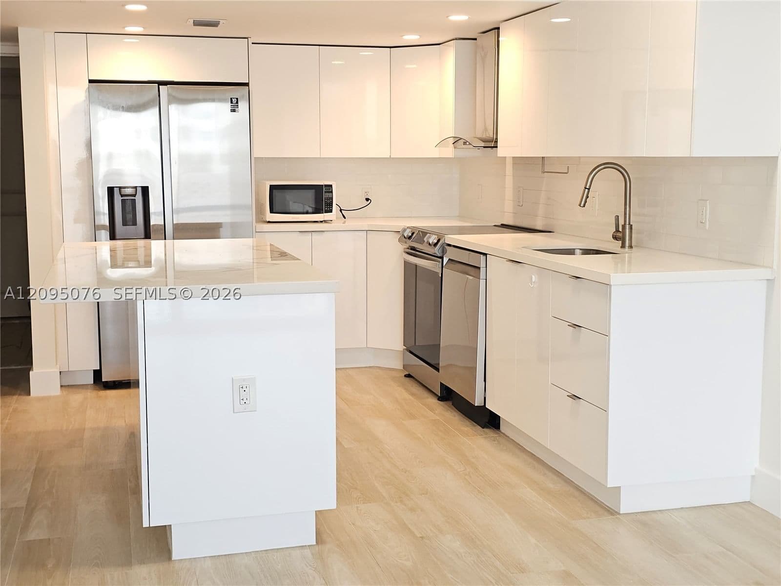 1+1 Condo — 401 Ocean Dr #522, Miami Beach, FL 33139