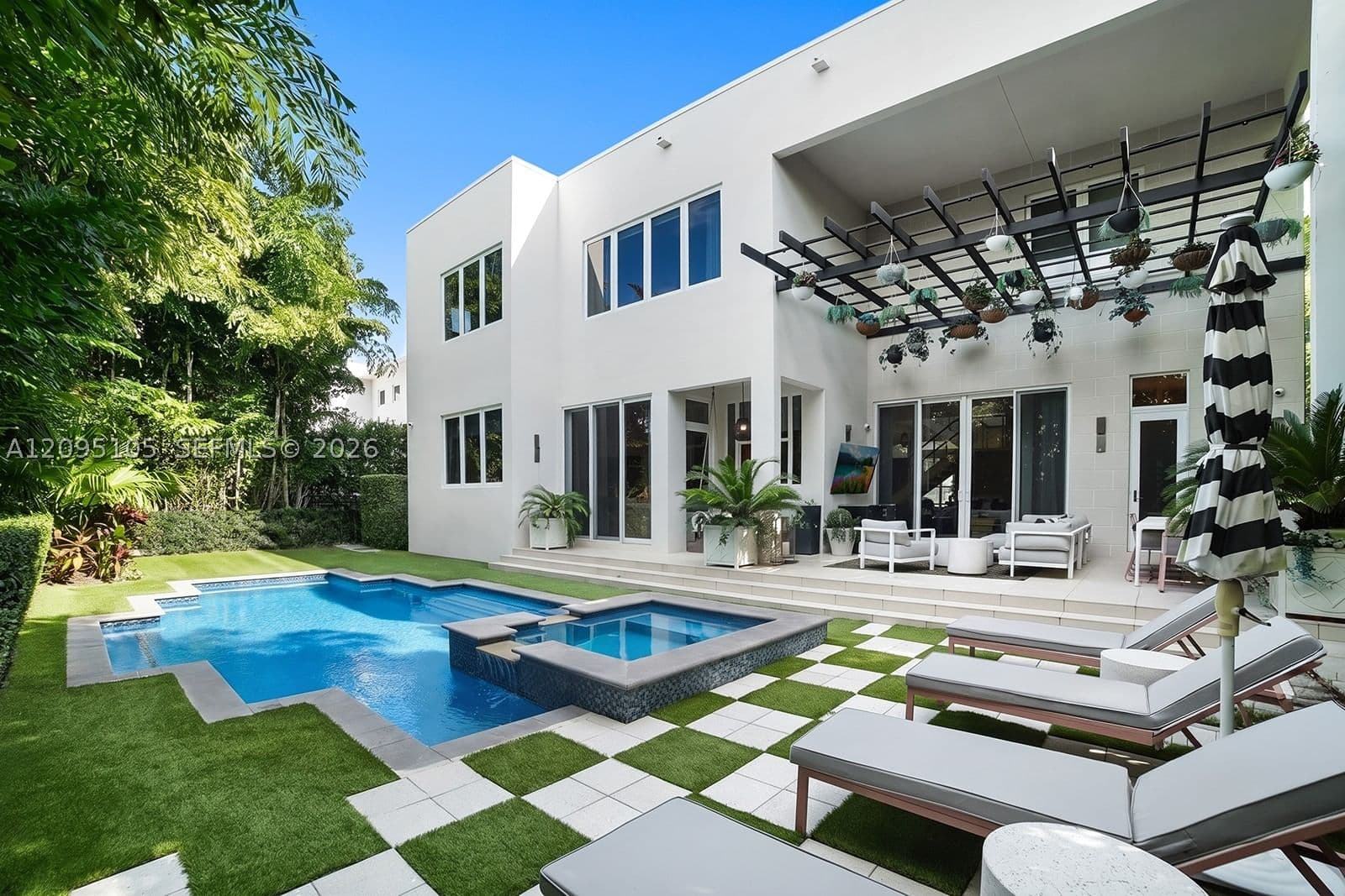 6+1 Müstakil ev — 737 49th St, Miami Beach, FL 33140
