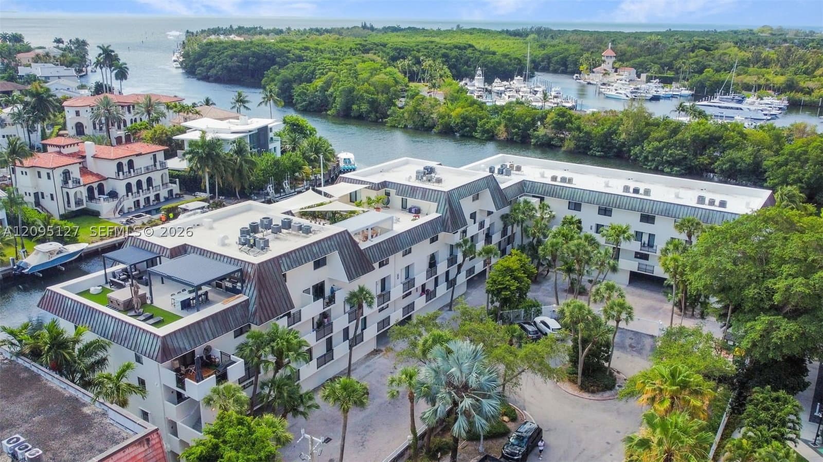 2+1 Condo — 6901 Edgewater Dr #211, Coral Gables, FL 33133