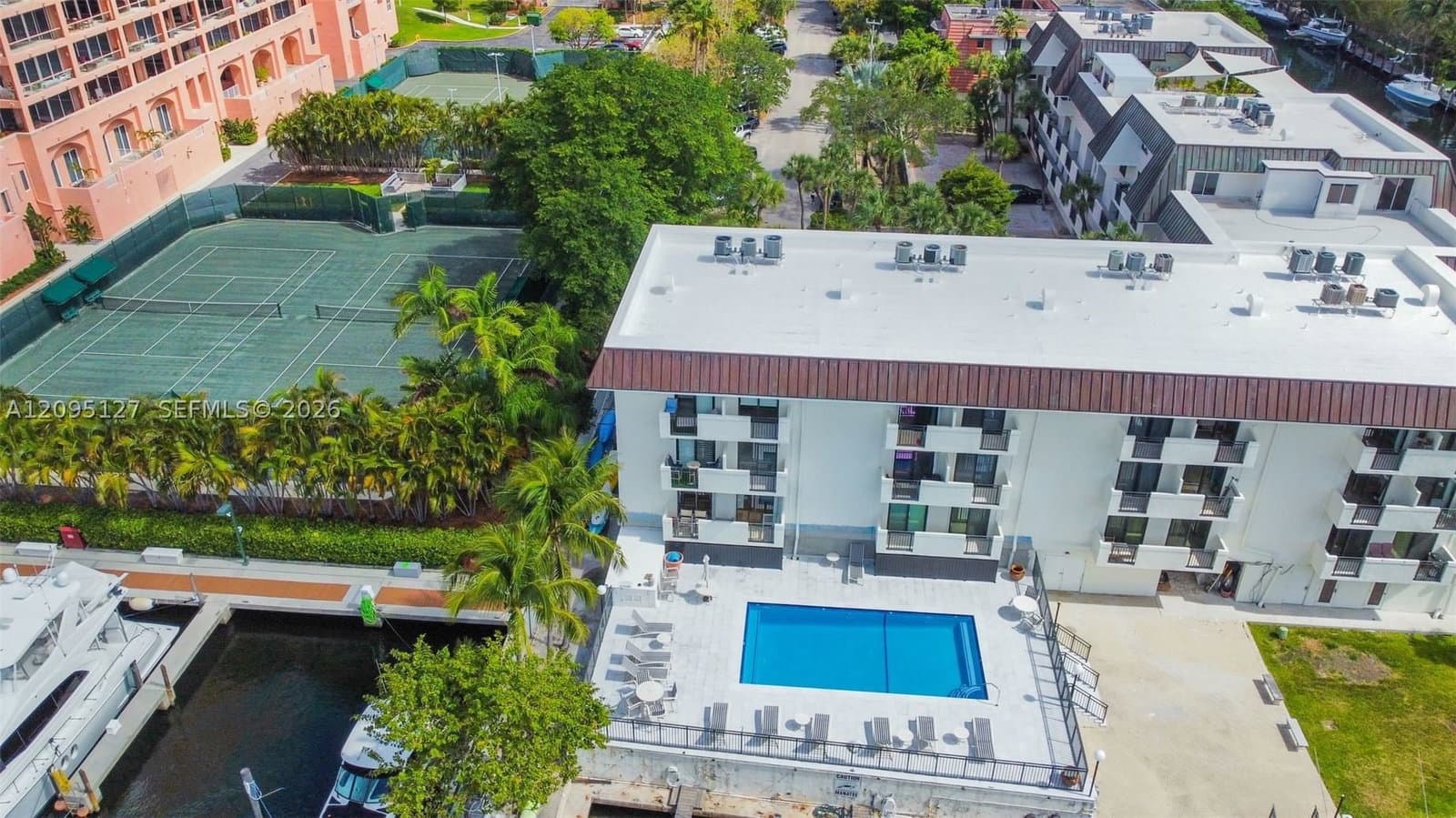 2+1 Condo — 6901 Edgewater Dr #211, Coral Gables, FL 33133