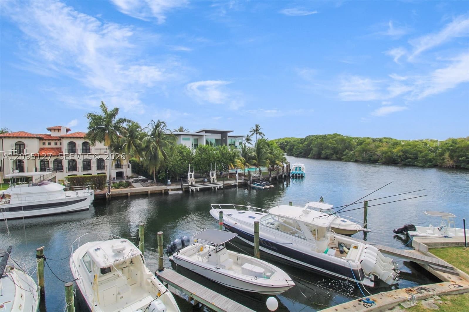 2+1 Condo — 6901 Edgewater Dr #211, Coral Gables, FL 33133