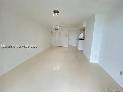 1+1 Condo — Miami, FL 33131