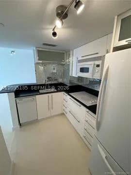 1+1 Condo — Miami, FL 33131
