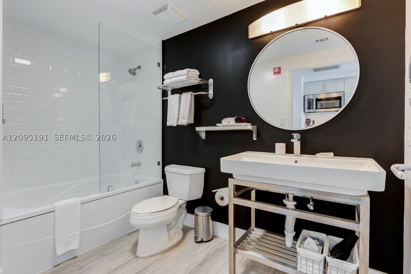 Condo — 2889 Mcfarlane Rd #1607, Miami, FL 33133