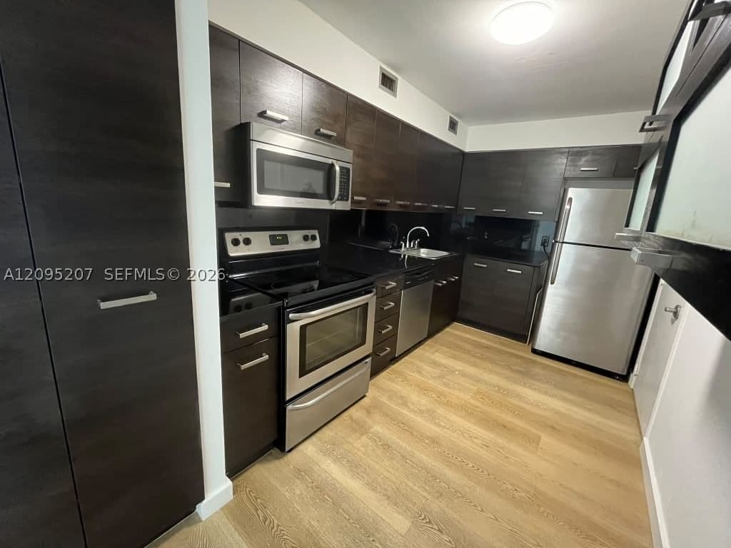 1-bedroom Condo — 6770 Indian Creek Dr #4A, Miami Beach, FL 33141