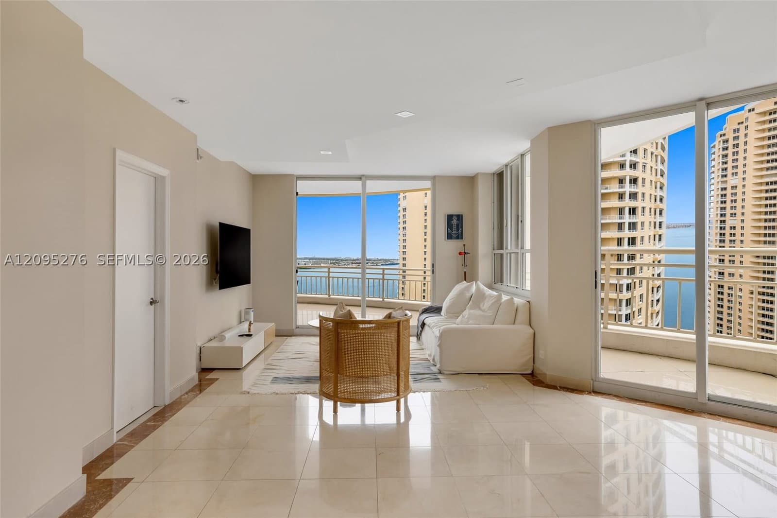 2+1 Condo — Miami, FL 33131