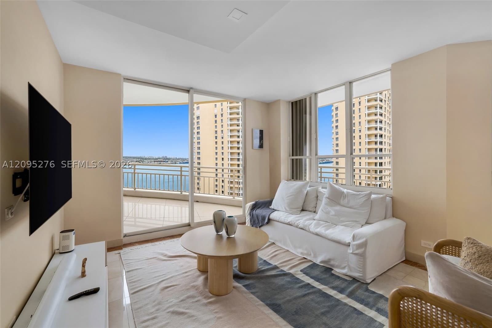 2+1 Condo — Miami, FL 33131