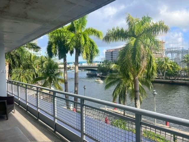 1+1 Condo — 690 1st Ct #305, Miami, FL 33130