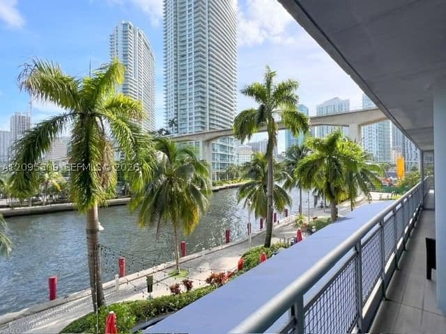 1+1 Condo — 690 1st Ct #305, Miami, FL 33130