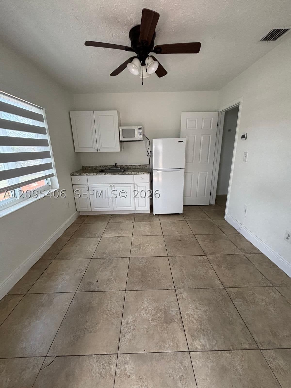 3+1 Mülk — 3325 Village Green Dr #Efficiency, Miami, FL 33175