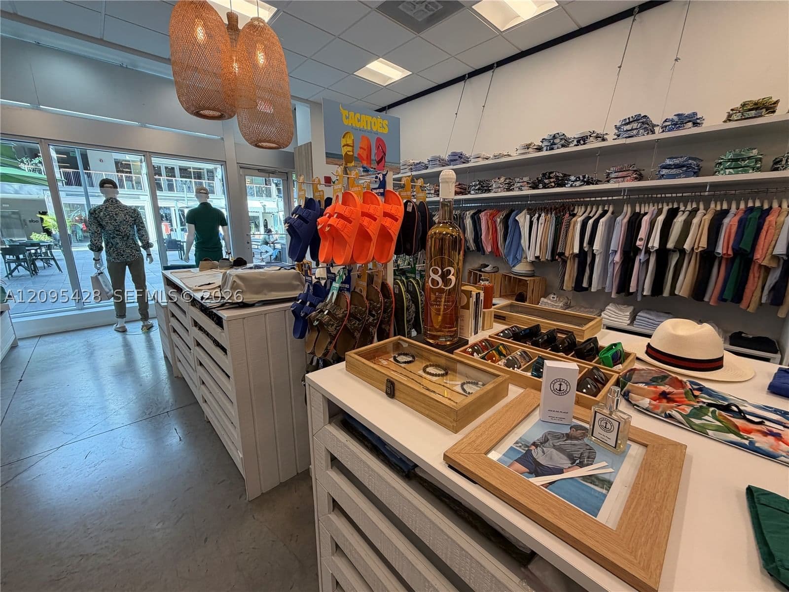 Mülk — 3015 Grand Ave, Miami, FL 33133