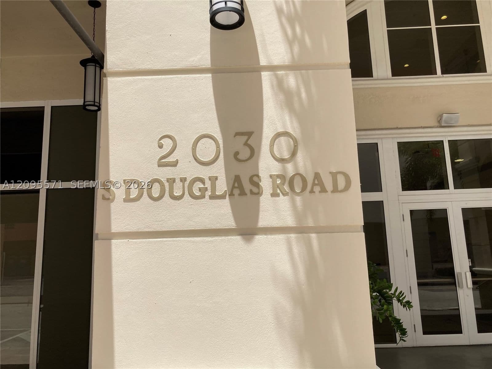 Mülk — 2030 Douglas Rd #210, Coral Gables, FL 33134