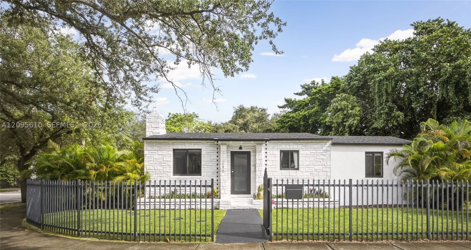 3+1 Müstakil ev — 295 42nd St, Miami, FL 33127