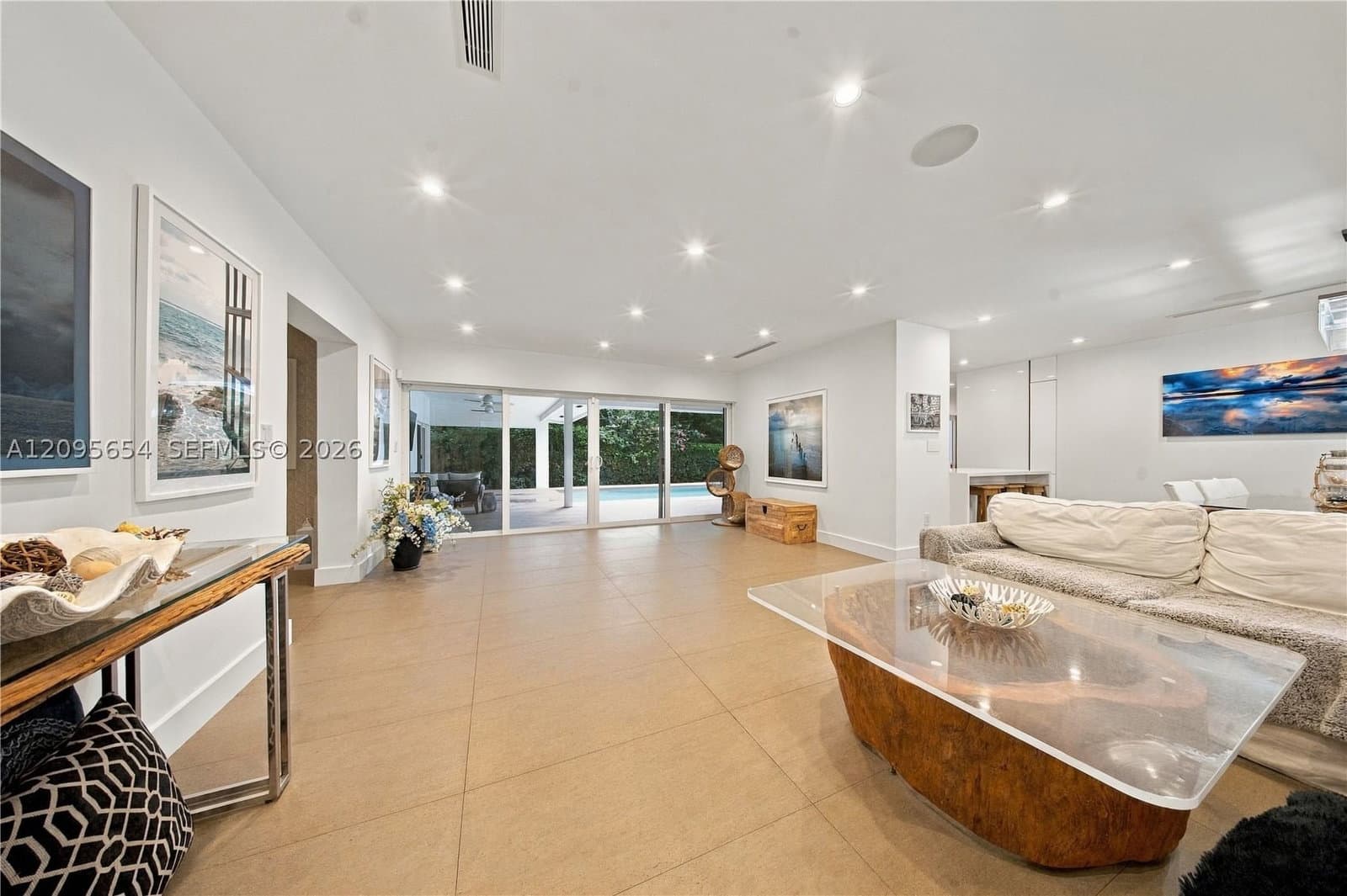 5+1 Müstakil ev — 3680 Battersea Rd, Miami, FL 33133