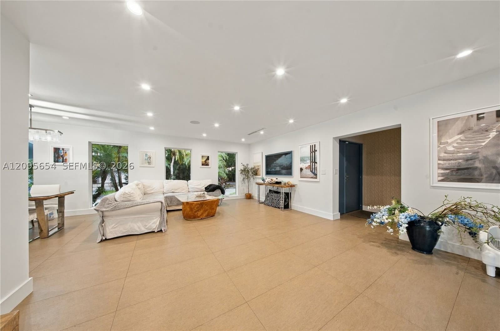 5+1 Müstakil ev — 3680 Battersea Rd, Miami, FL 33133