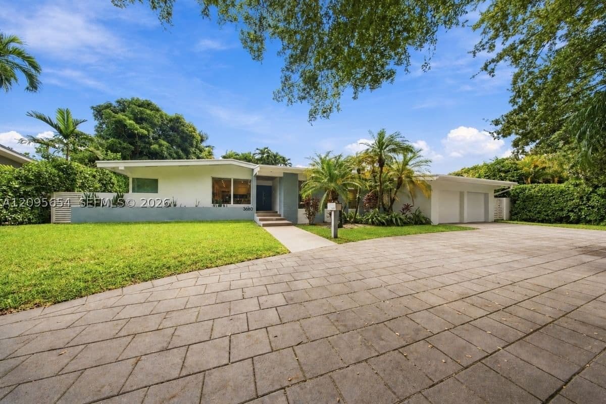 5+1 Müstakil ev — 3680 Battersea Rd, Miami, FL 33133