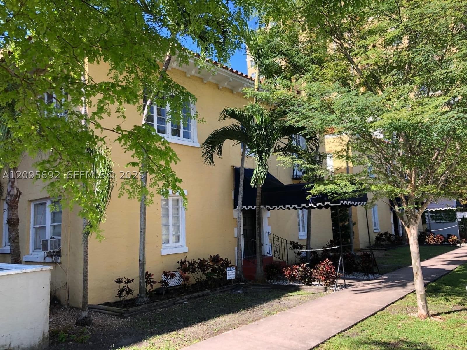 Condo — 124 Mendoza Ave #8, Coral Gables, FL 33134