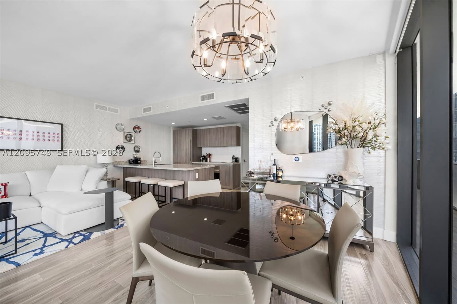 3-bedroom Condo — 801 Miami Ave #1604, Miami, FL 33130