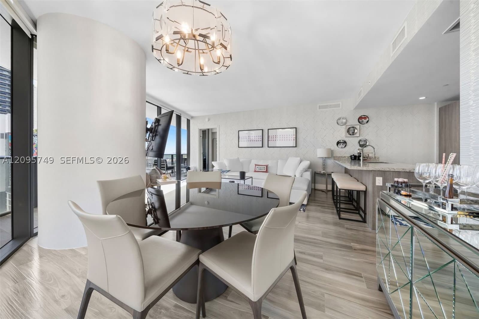 3-bedroom Condo — 801 Miami Ave #1604, Miami, FL 33130