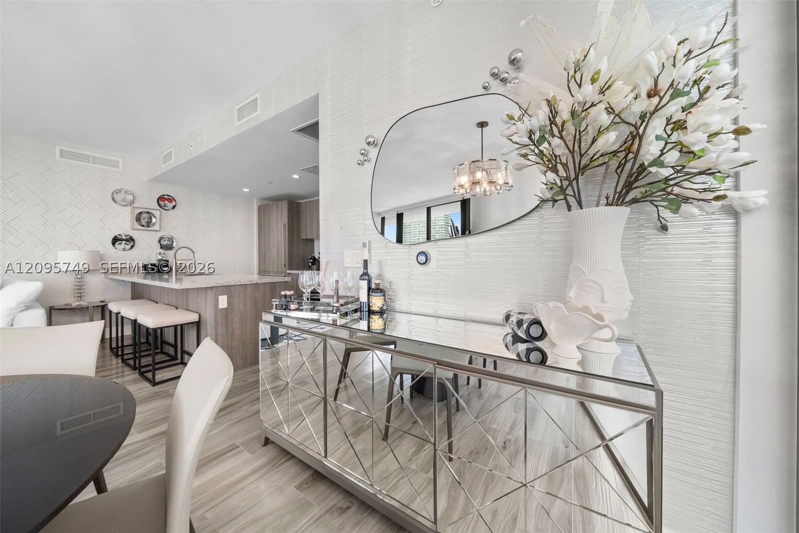 3-bedroom Condo — 801 Miami Ave #1604, Miami, FL 33130
