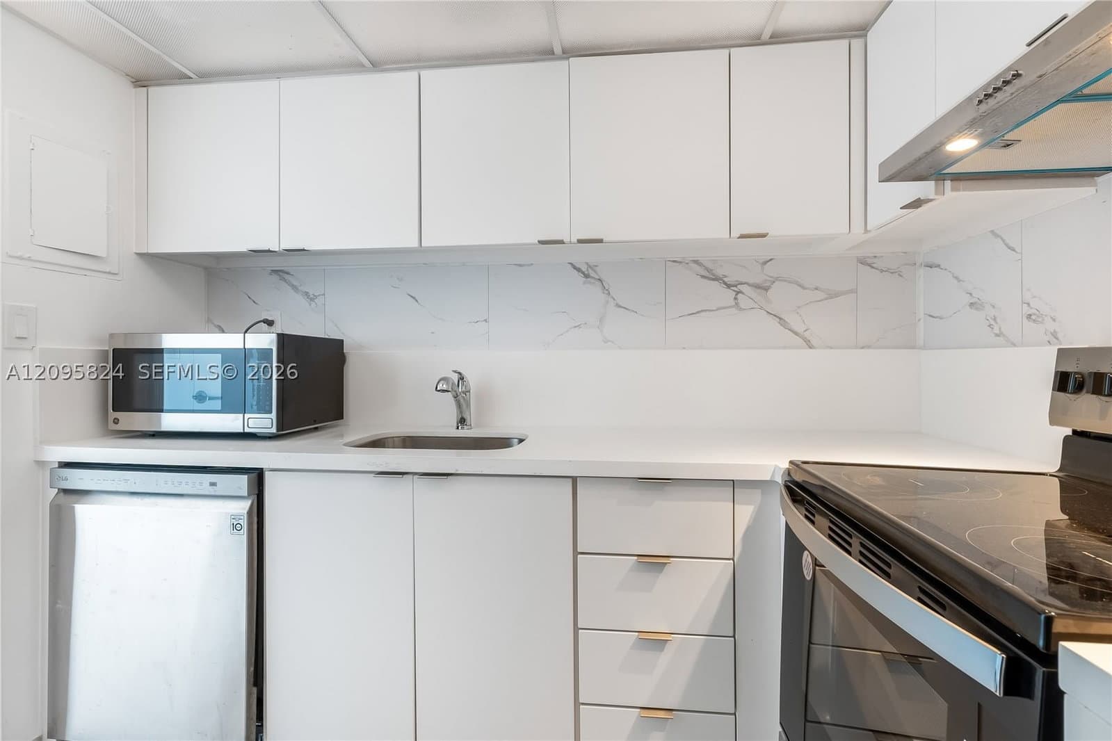 1-bedroom Condo — 1000 West Ave #1008, Miami Beach, FL 33139