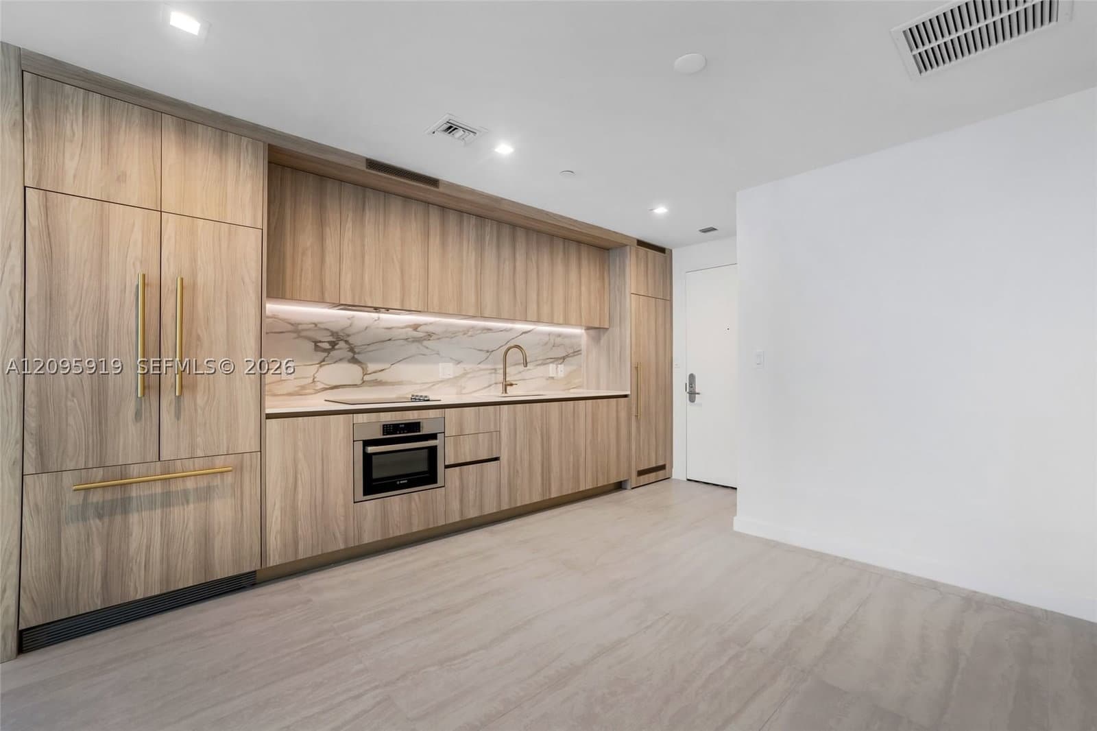 1-bedroom Condo — 77 5 Street #1708, Miami, FL 33131