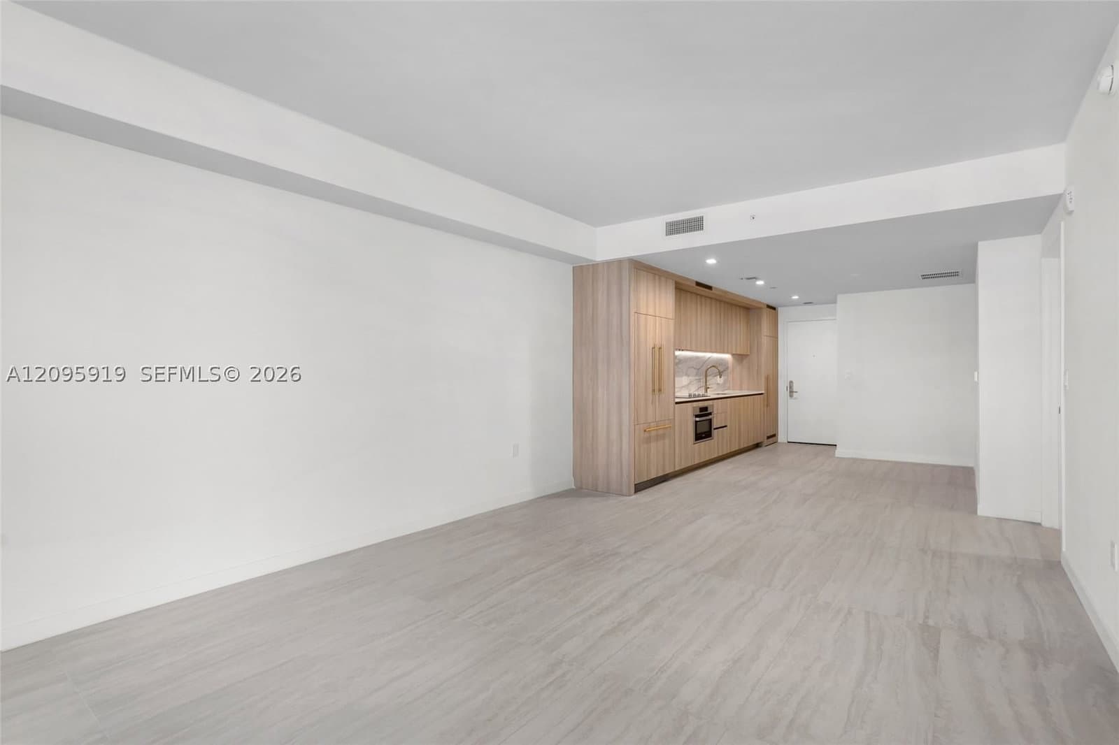 1-bedroom Condo — 77 5 Street #1708, Miami, FL 33131