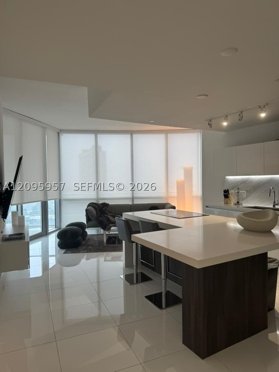 2+1 Condo — 851 1st Ave #1404, Miami, FL 33132