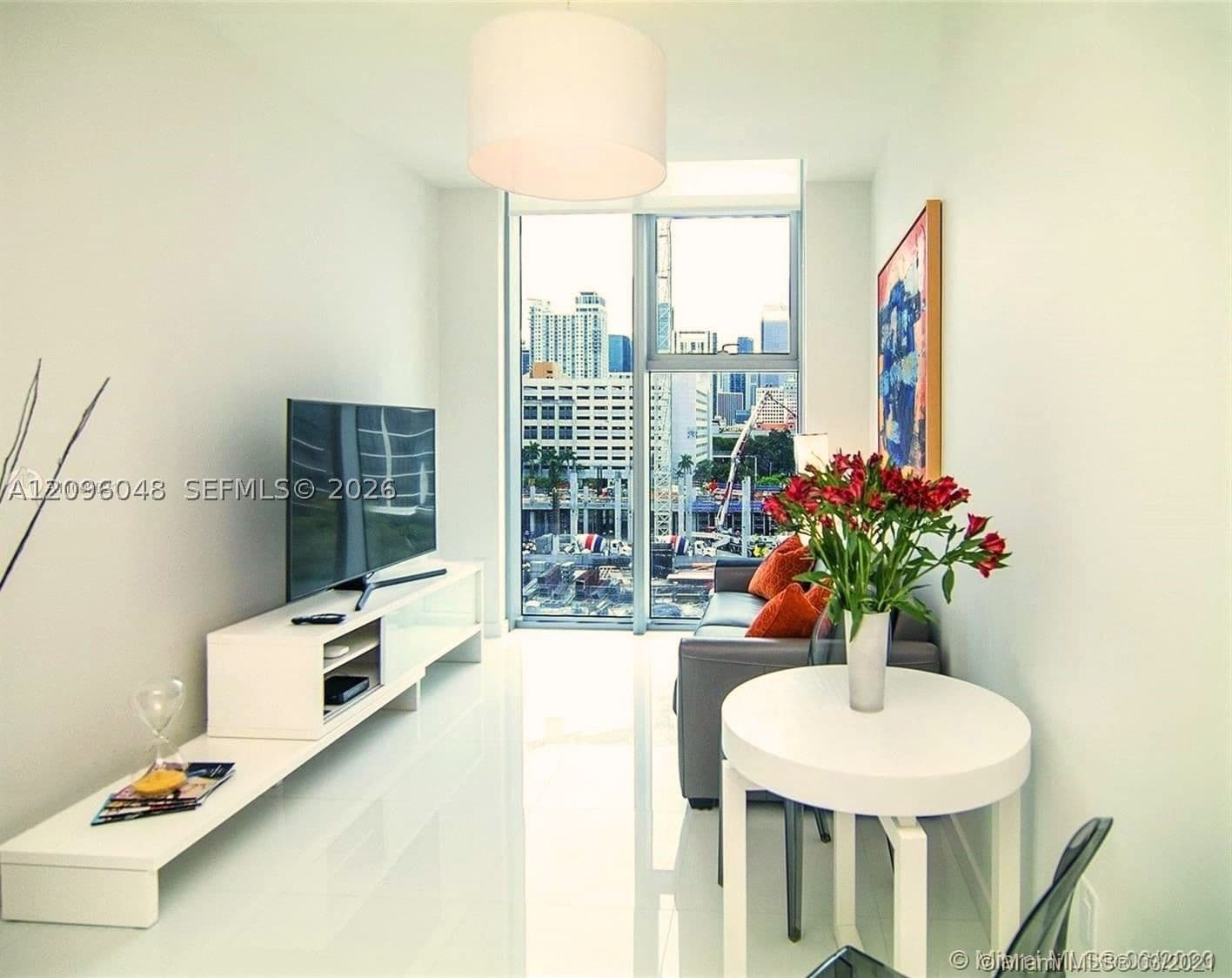 1-bedroom Condo — 851 1st Ave #510, Miami, FL 33132