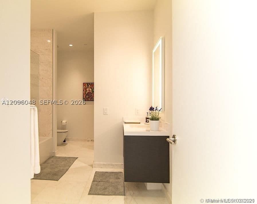 1-bedroom Condo — 851 1st Ave #510, Miami, FL 33132