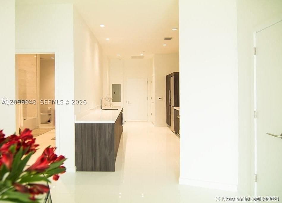 1-bedroom Condo — 851 1st Ave #510, Miami, FL 33132