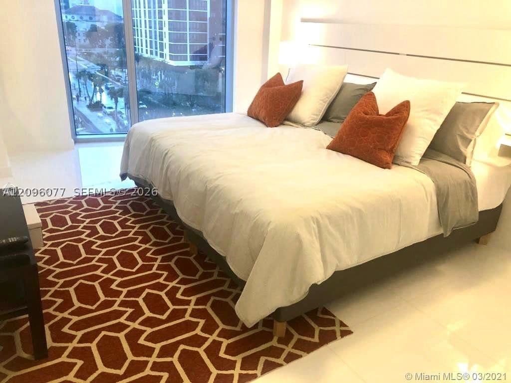 1+1 Condo — 851 1st Ave #510, Miami, FL 33132