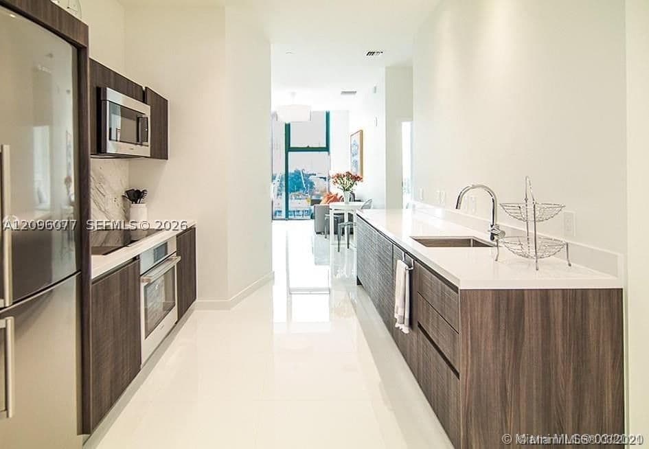 1+1 Condo — 851 1st Ave #510, Miami, FL 33132