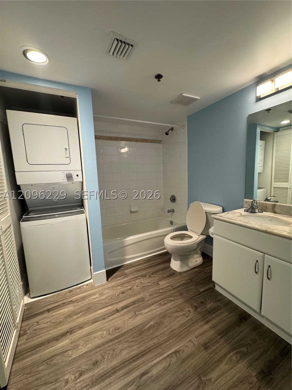 1+1 Condo — 1200 Brickell Bay Dr #3206, Miami, FL 33131