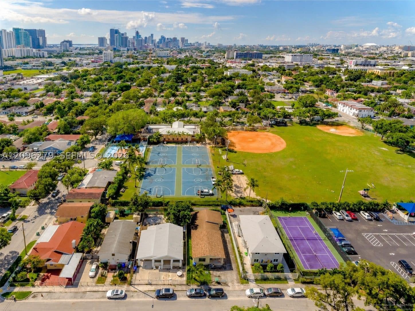 2+1 Müstakil ev — 118 35th St, Miami, FL 33127
