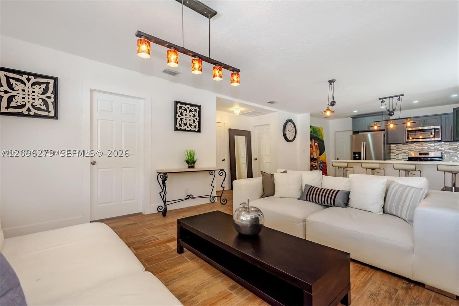 2+1 Müstakil ev — 118 35th St, Miami, FL 33127