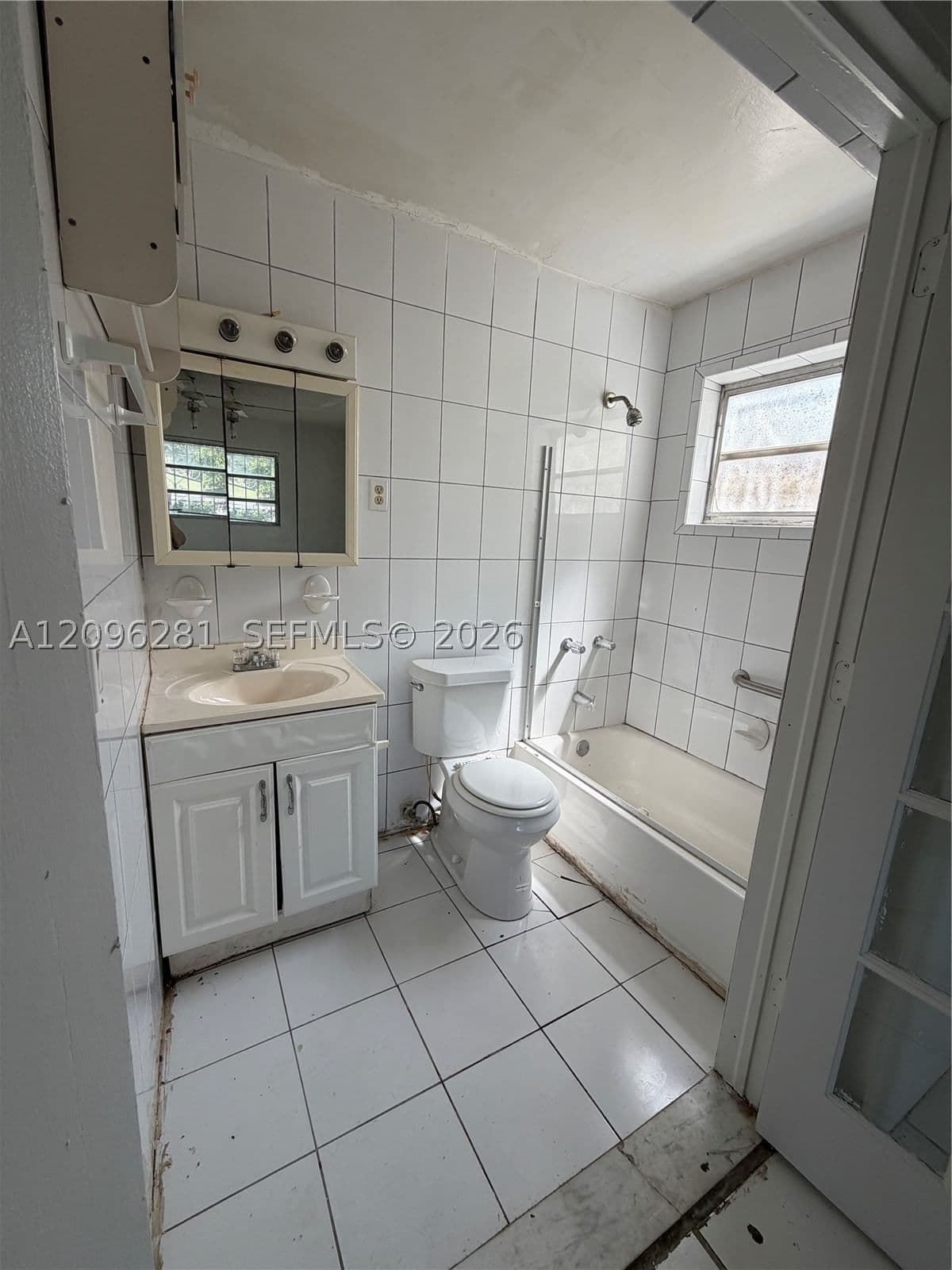 3+1 Müstakil ev — 4824 15th Ct, Miami, FL 33142
