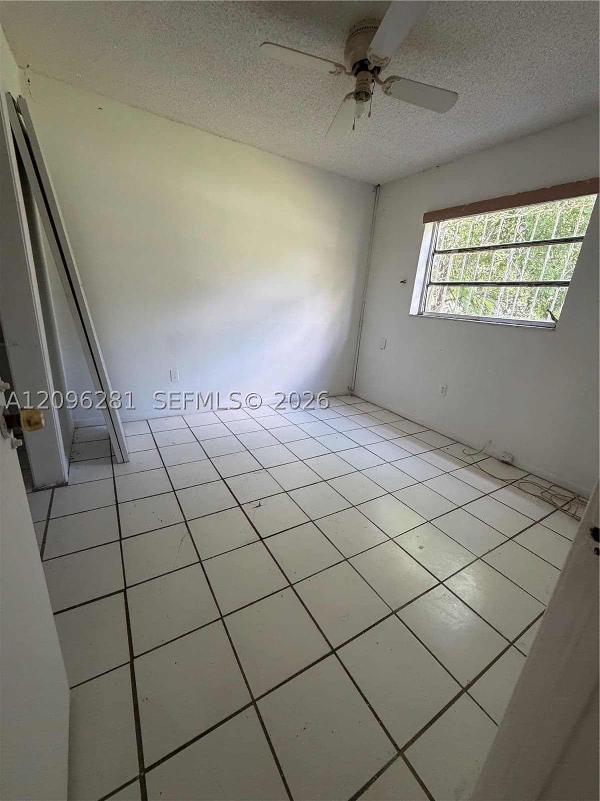 3+1 Müstakil ev — 4824 15th Ct, Miami, FL 33142