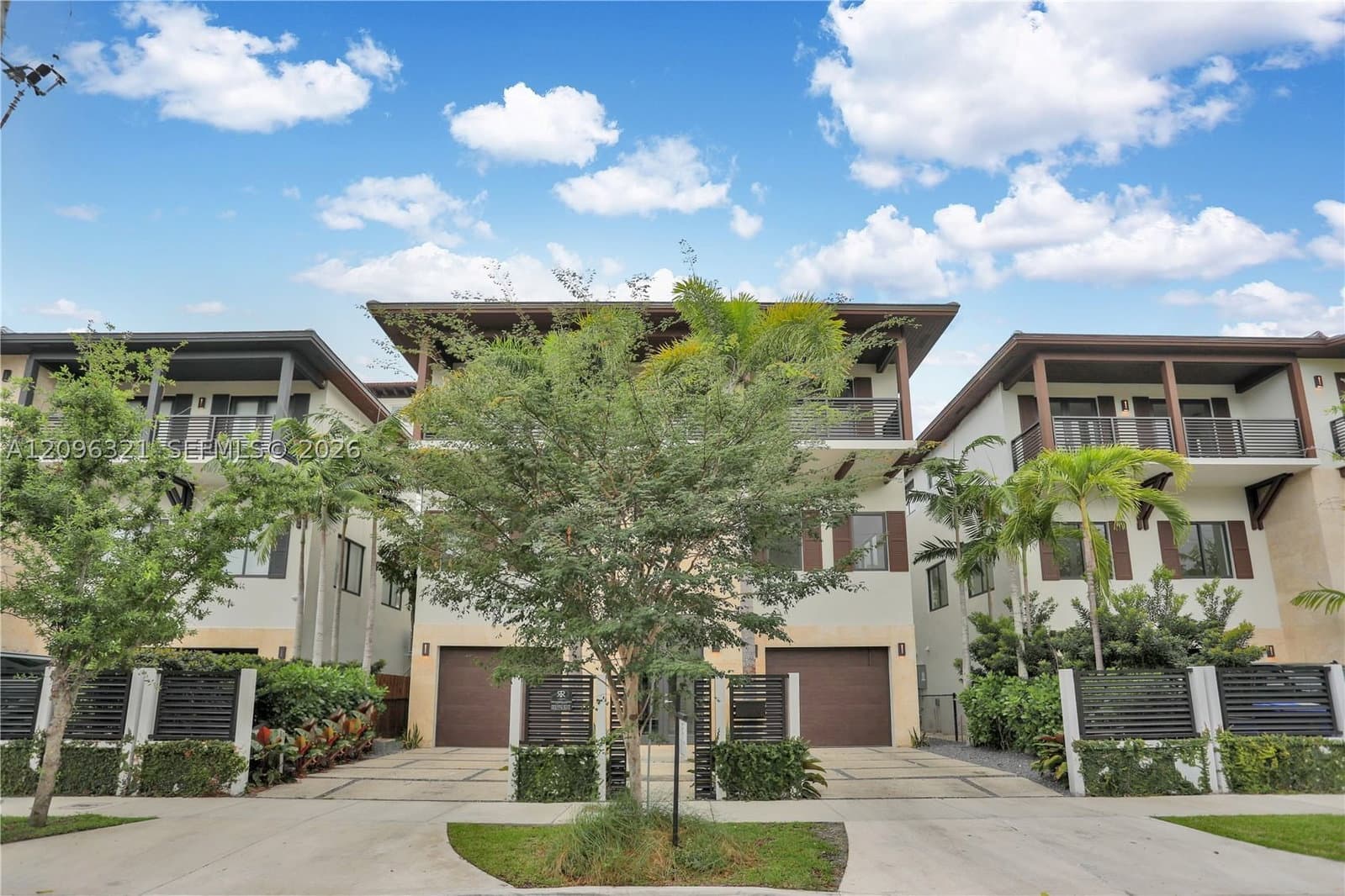4+1 Müstakil ev — 3550 Glencoe St, Miami, FL 33133