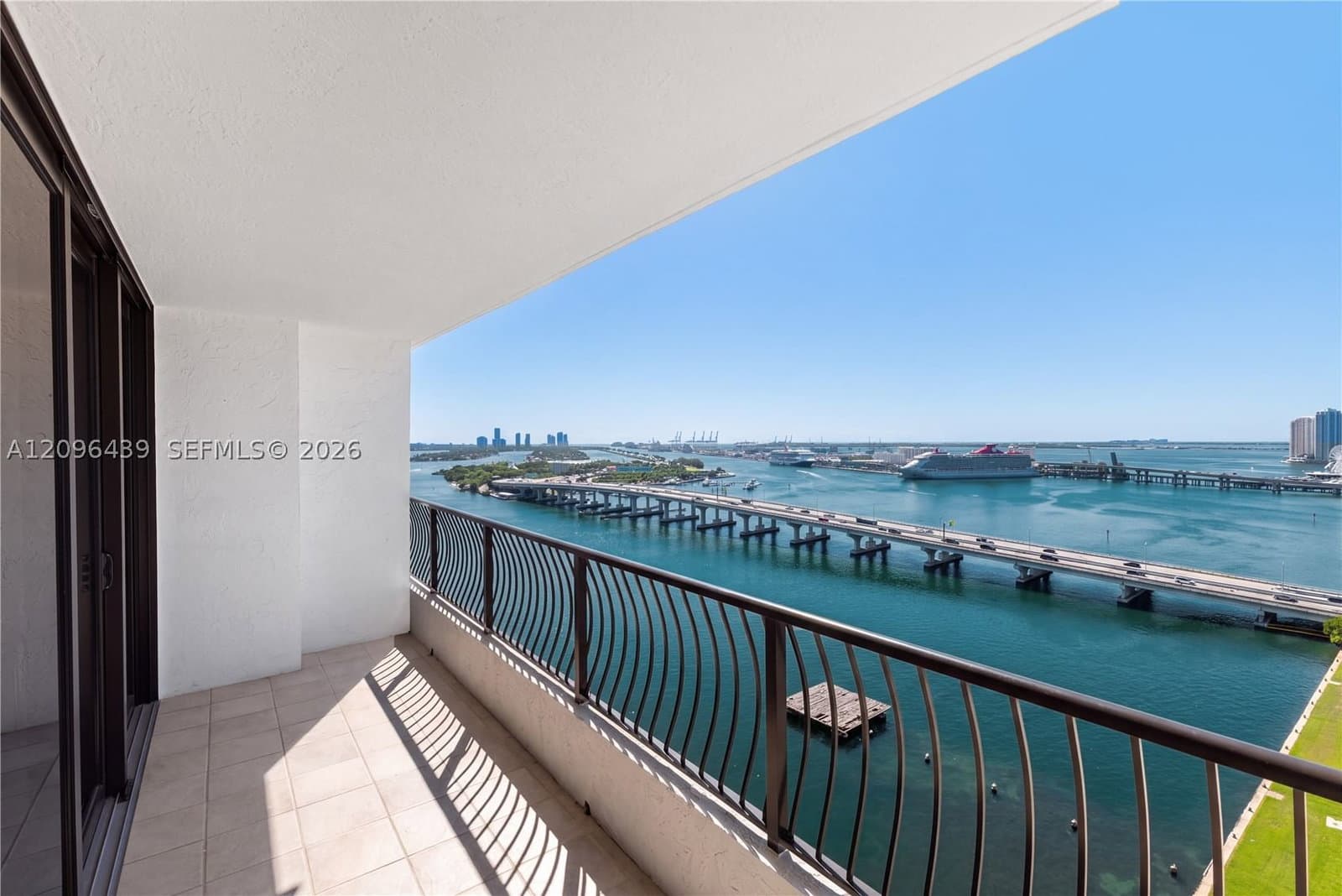 1+1 Condo — 555 15th St #26K, Miami, FL 33132