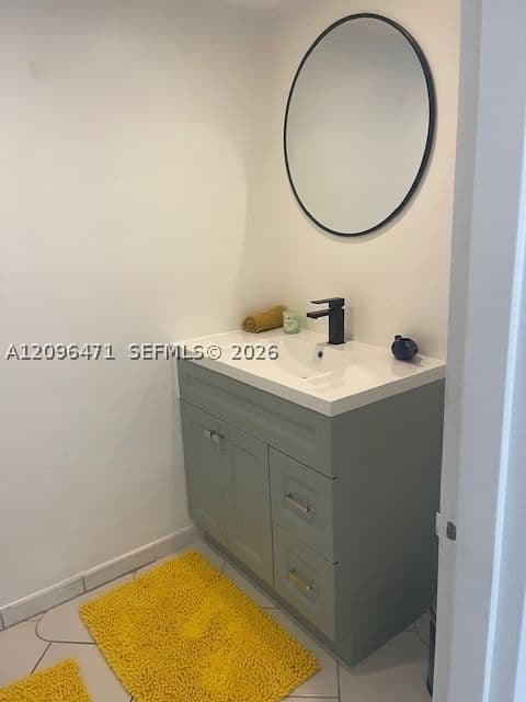 1-bedroom Condo — 900 Bay Dr #311, Miami Beach, FL 33141
