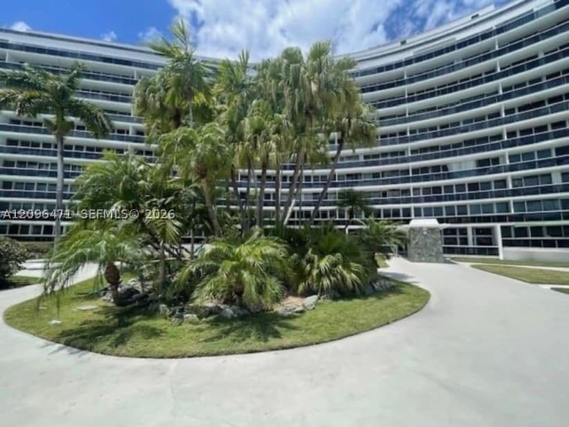 1-bedroom Condo — 900 Bay Dr #311, Miami Beach, FL 33141