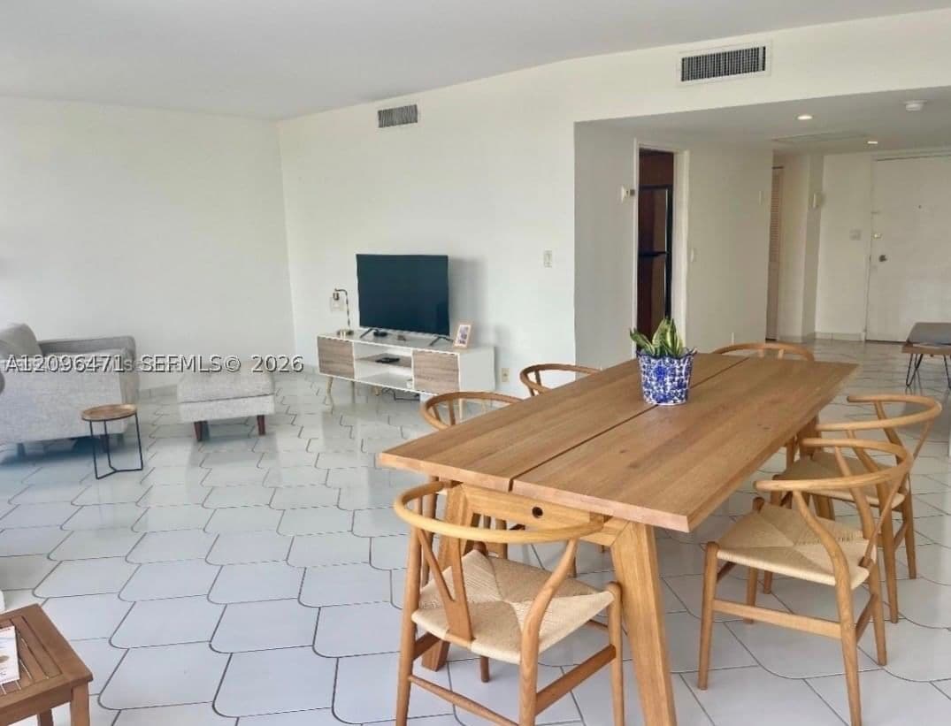 1-bedroom Condo — 900 Bay Dr #311, Miami Beach, FL 33141