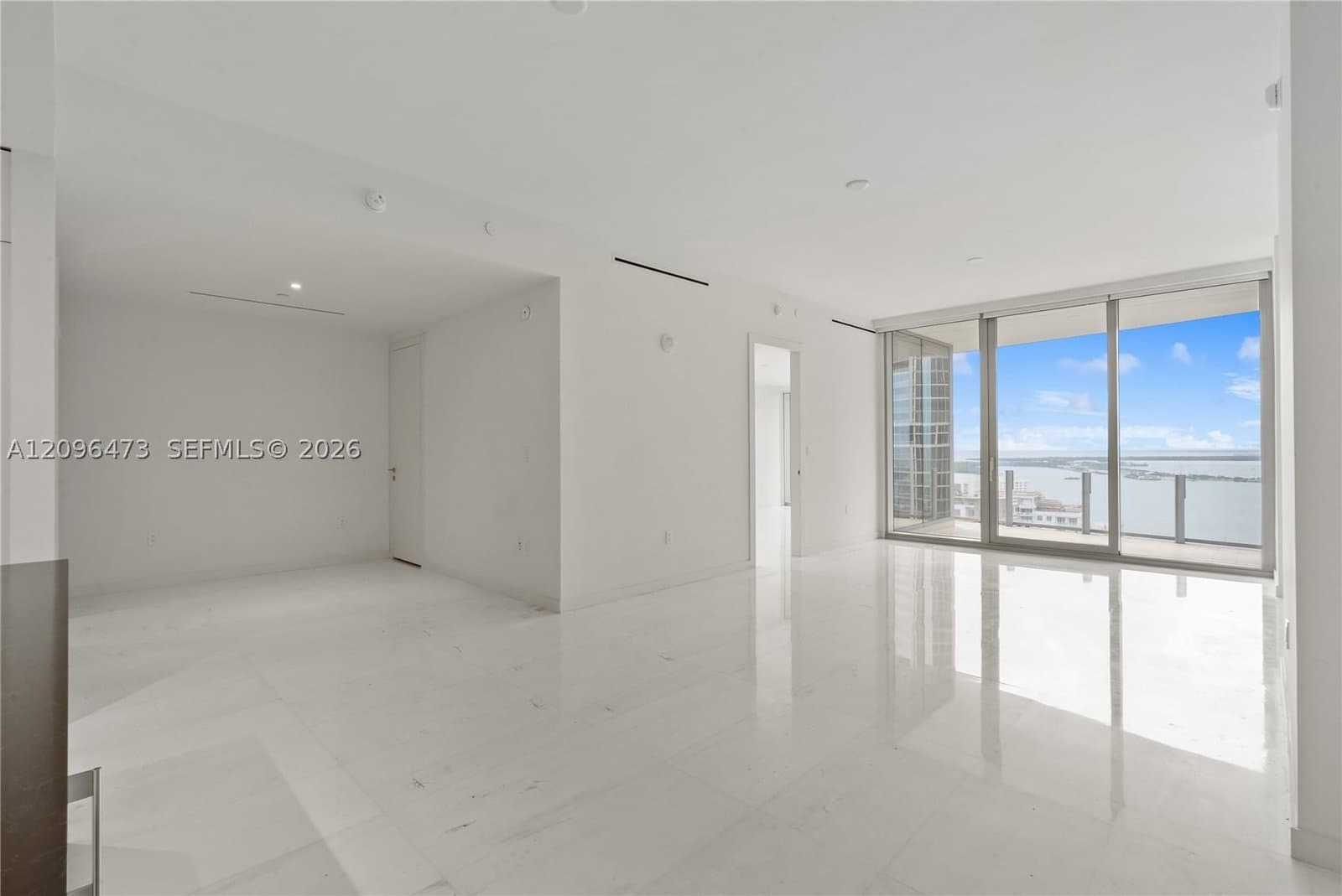 2+1 Condo — 300 Biscayne Boulevard Way #3805W, Miami, FL 33131