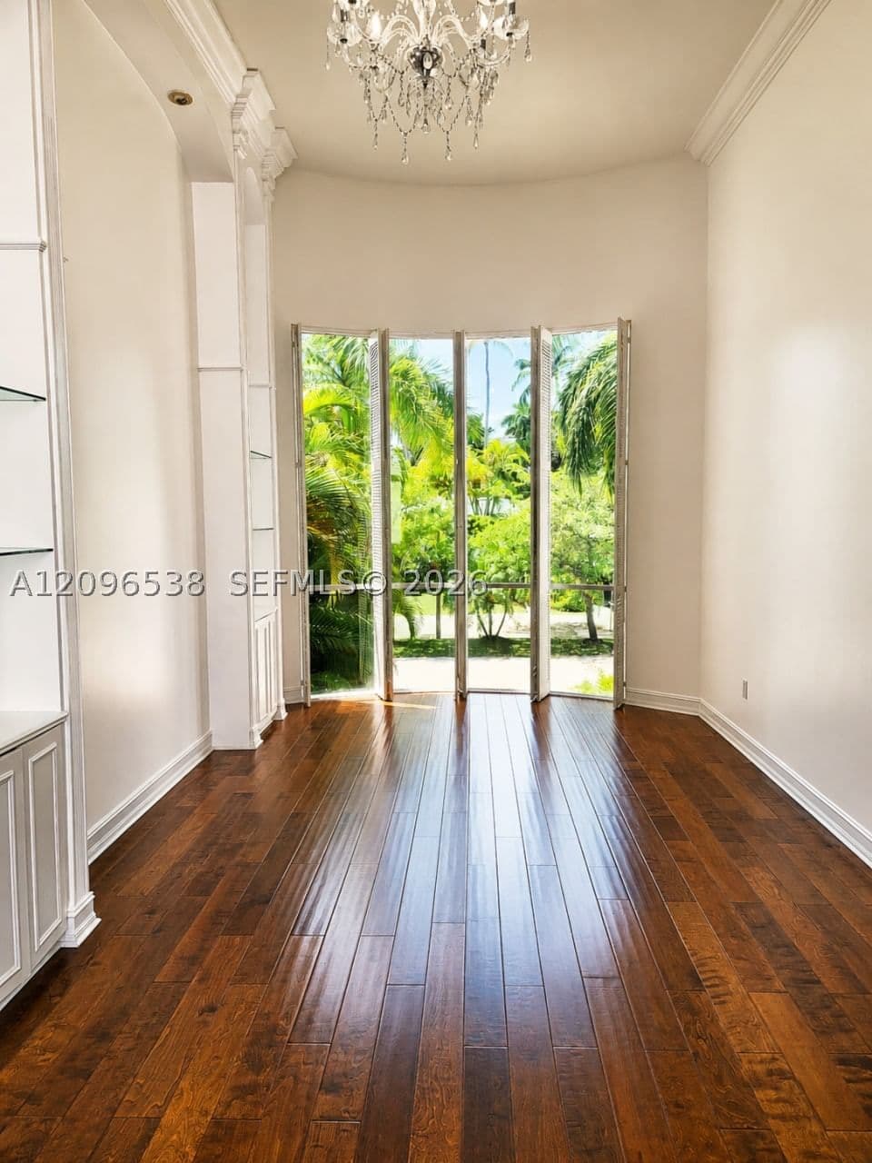 5+1 Müstakil ev — 3525 Fairview St, Miami, FL 33133