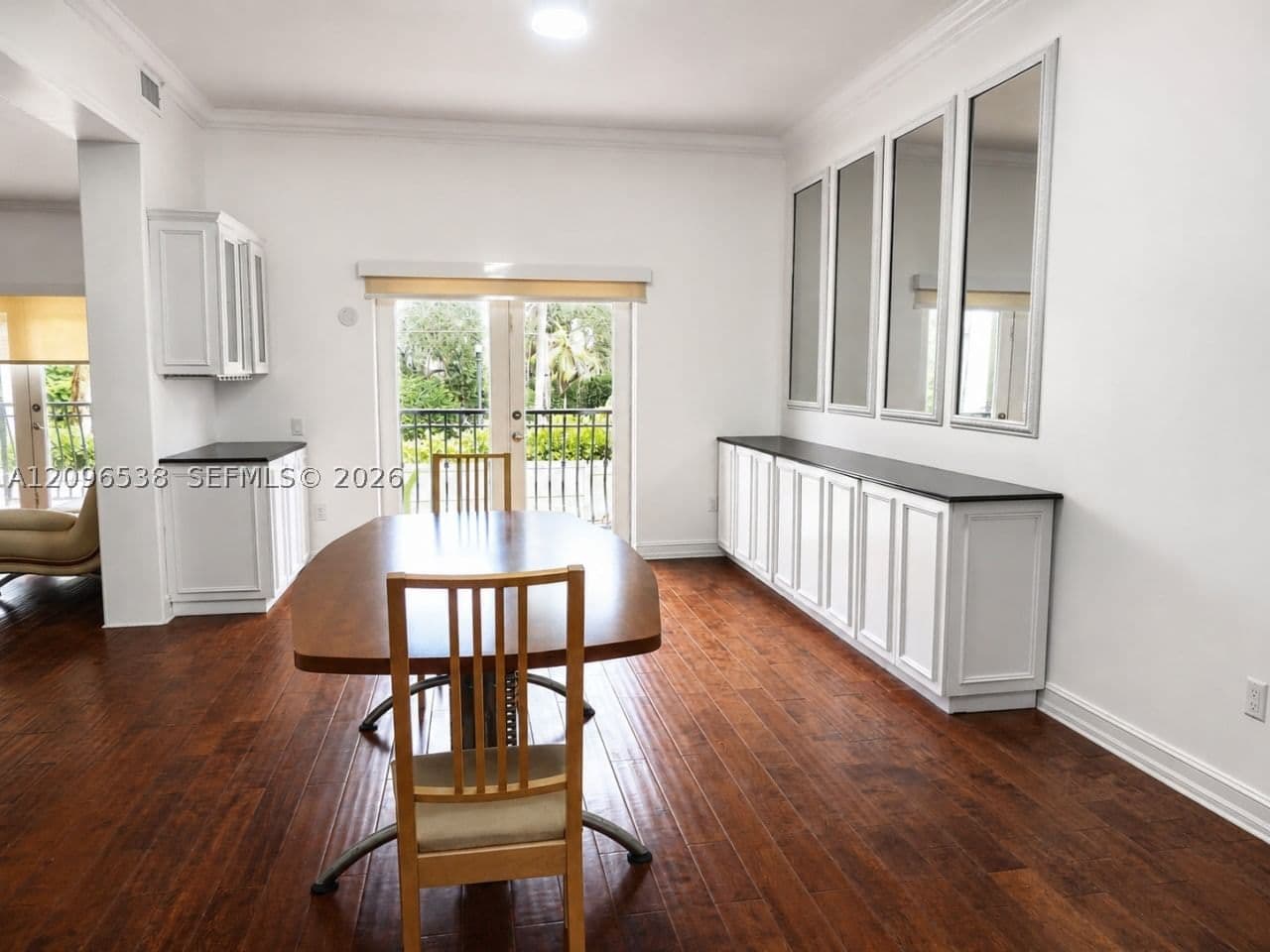 5+1 Müstakil ev — 3525 Fairview St, Miami, FL 33133