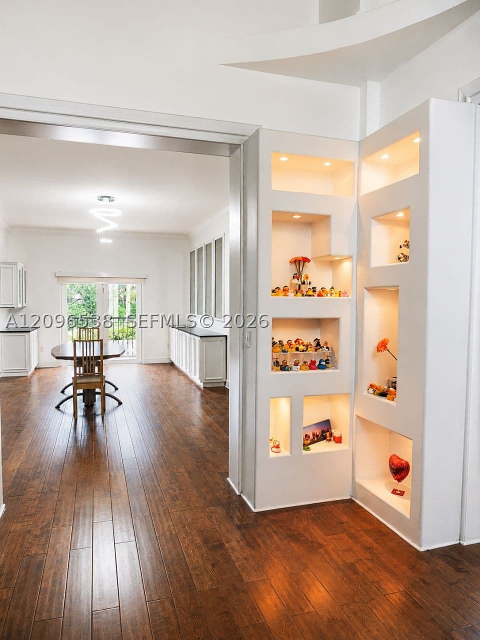5+1 Müstakil ev — 3525 Fairview St, Miami, FL 33133