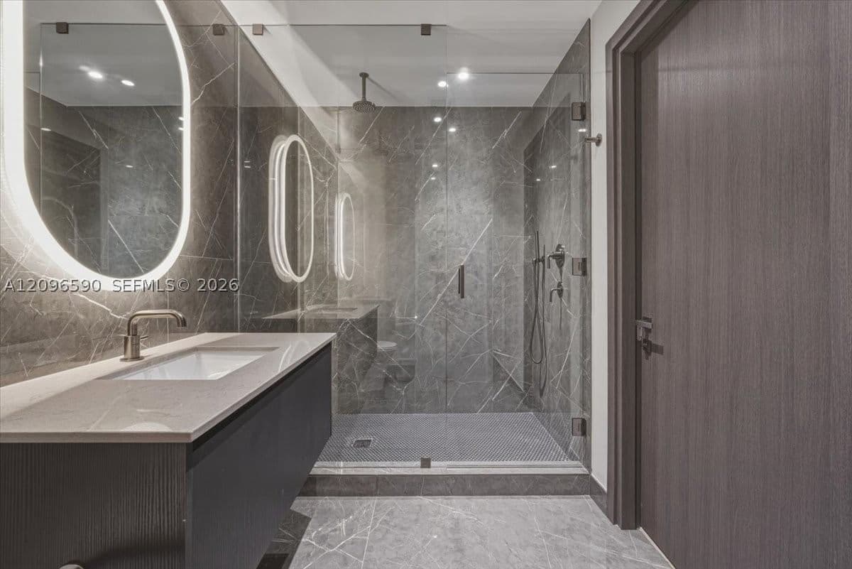 Condo — 20 11th St #2411, Miami, FL 33132