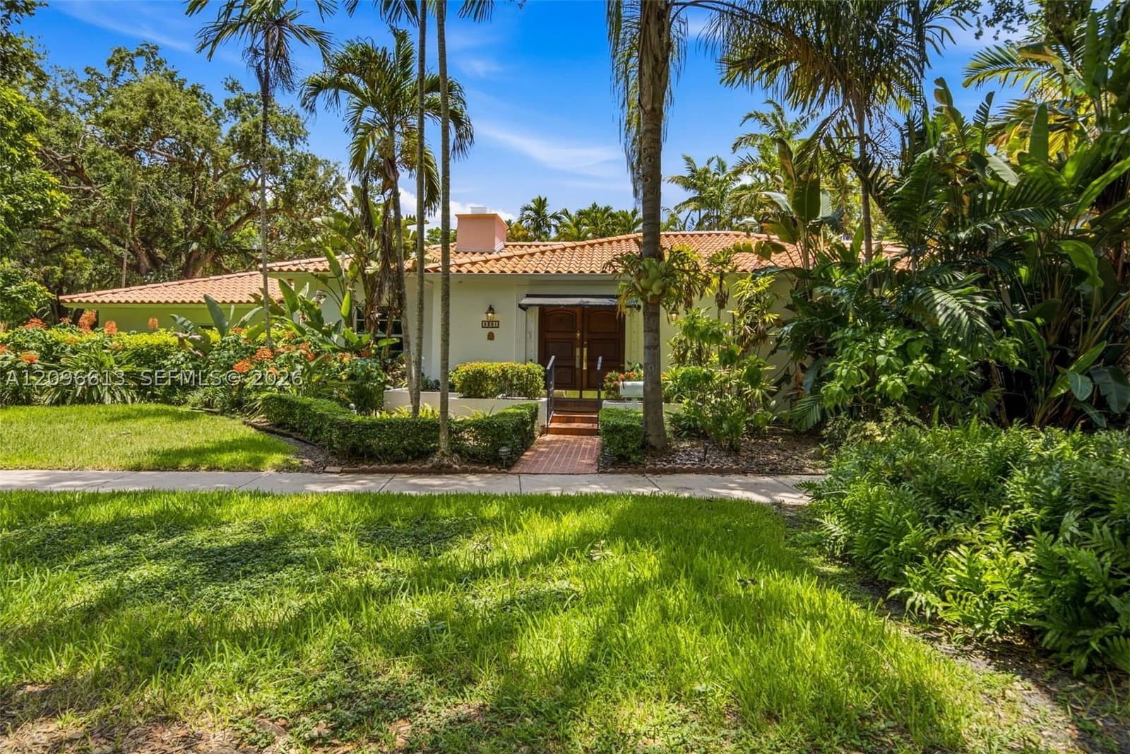 4+1 Müstakil ev — 2301 Greenway Drive, Coral Gables, FL 33134
