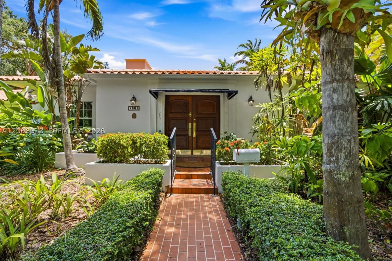 4+1 Müstakil ev — 2301 Greenway Drive, Coral Gables, FL 33134
